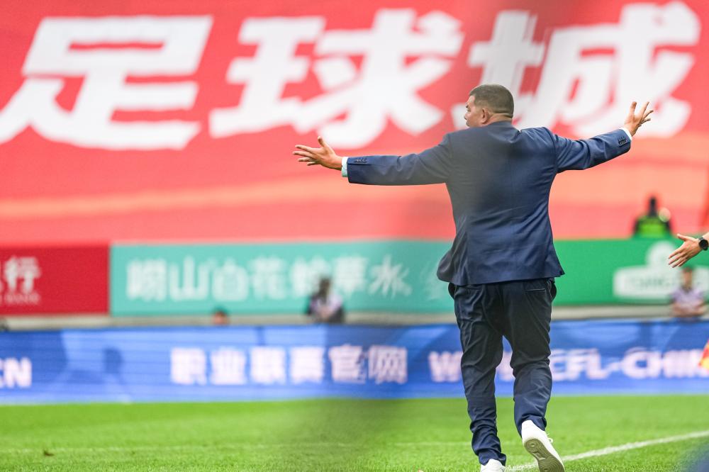 罗德里足球智慧与中场统治力解析从青训成长到世界顶级后腰的冠军之路